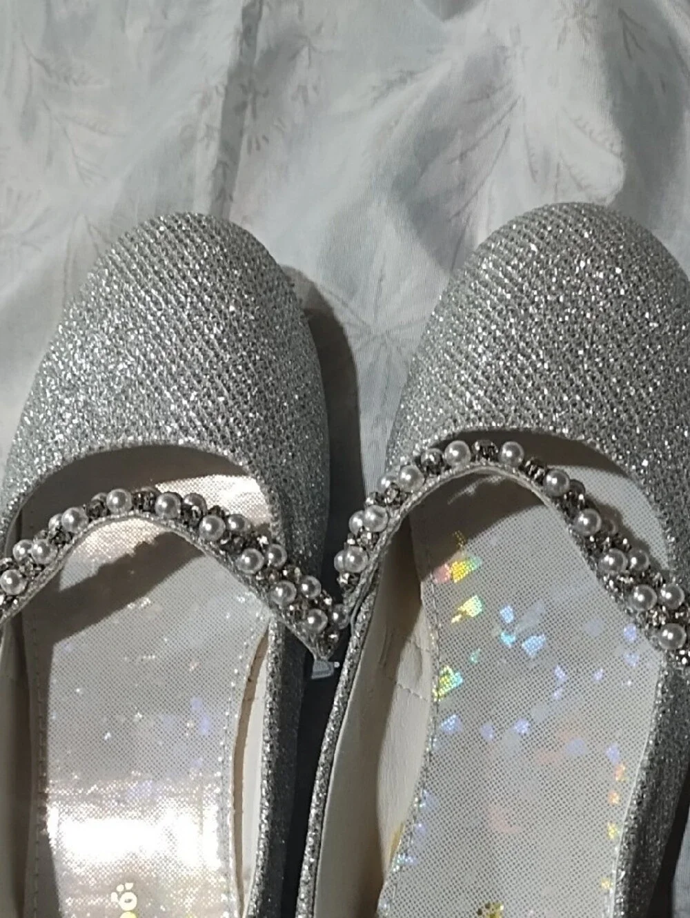 Girls' Silver Glitter Dress Flats with Pearl and Bead Strap So Cute Girl's 3 VGC
